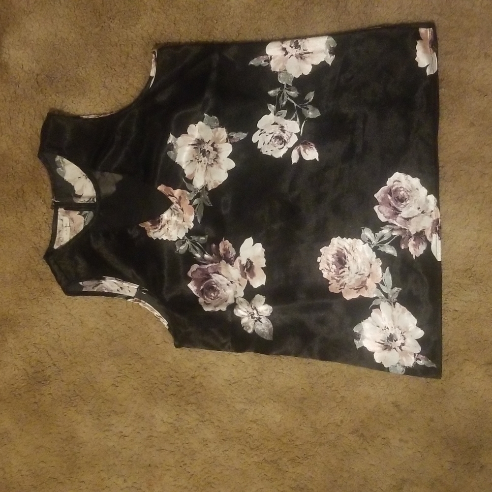 Maurices silky flower print top size large.